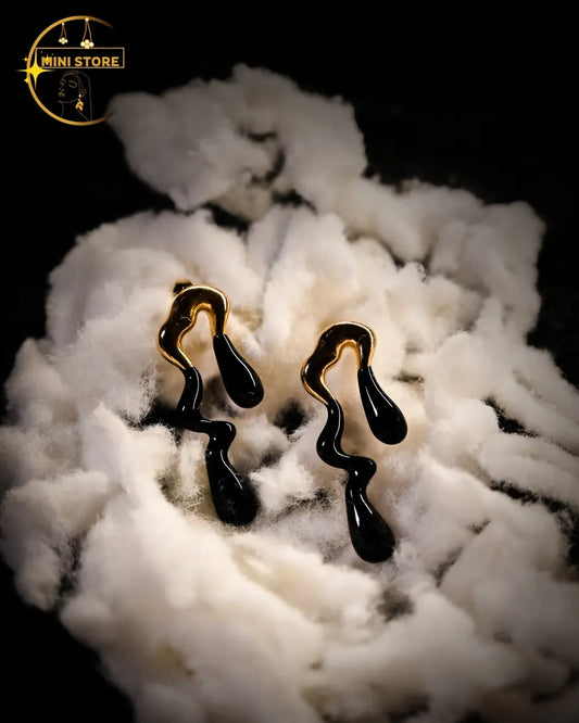 Elegant earrings in two colours, perfect for adding a touch of sophistication to any outfit.