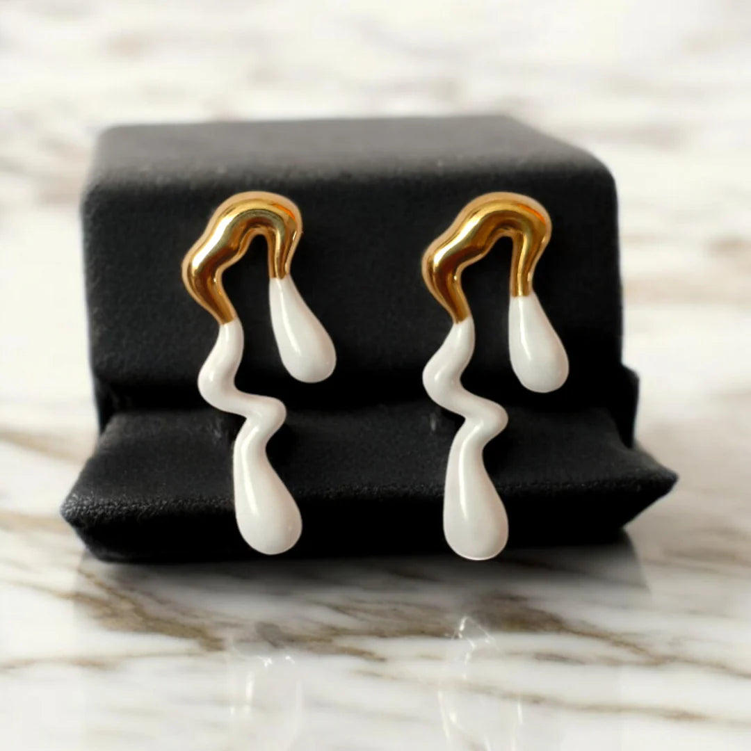 Elegant earrings in two colours, perfect for adding a touch of sophistication to any outfit