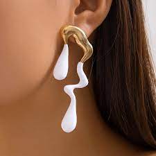 Elegant earrings in two colours, perfect for adding a touch of sophistication to any outfit